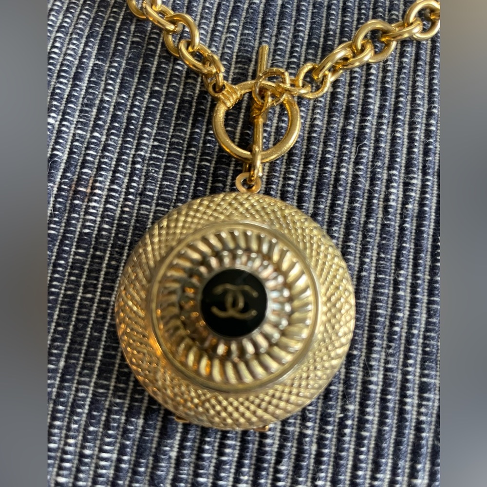 Chanel Vintage locket pendant